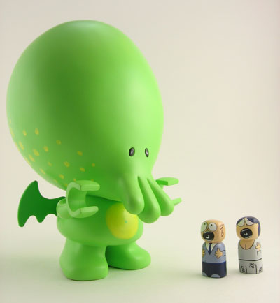 http://dreamlandtoyworks.com/images/proto_clay/cthulhu_w_people_2.jpg