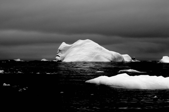 http://files.adme.ru/files/news/part_60/603005/2701355-R3L8T8D-650-iceberg-face-antarctica.jpg