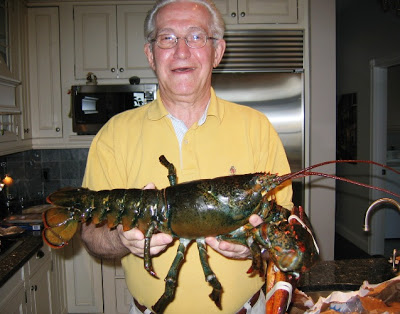 http://4.bp.blogspot.com/_hNUzNNaIAAw/Ro1Y6CcAW9I/AAAAAAAAApg/LP2I4dKiqqI/s400/lobster+dad+holding+one.JPG