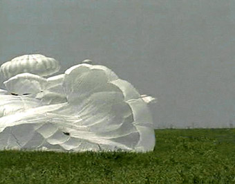 https://web.archive.org/web/20060515030055im_/http%3a//img.lenta.ru/news/2005/03/24/parachute/picture.jpg